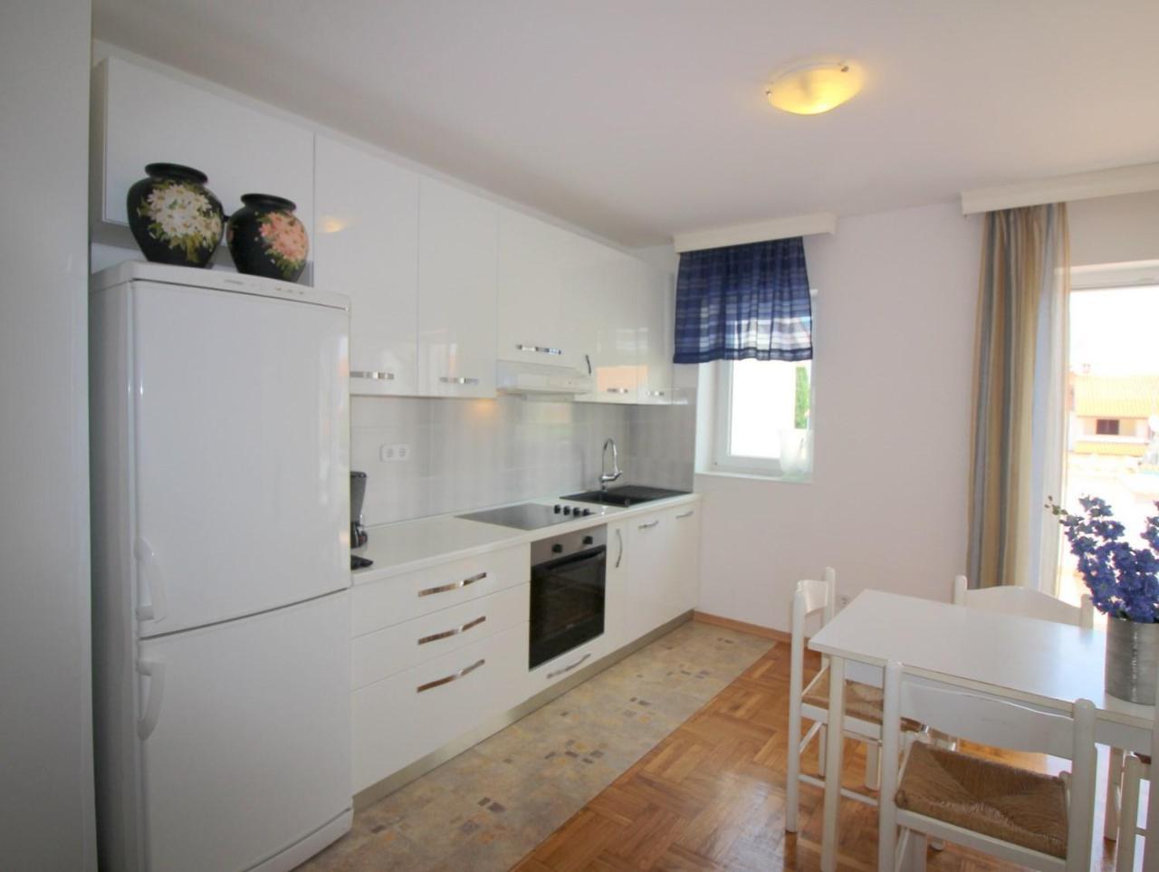 Apartment In Porec/Istrien 10214 Екстер'єр фото